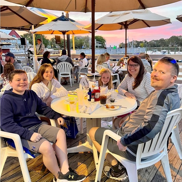 I’m a lucky family man who is grateful for everything - Picture 2 of 5